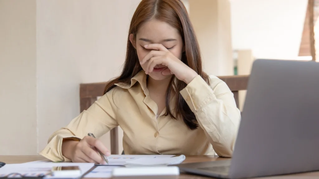 介護施設の倒産する予兆のイメージ